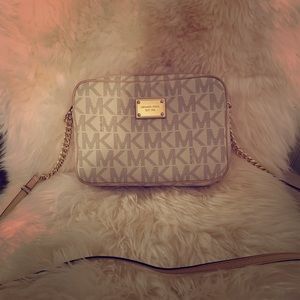 Micheal kors cross body jet set large logo